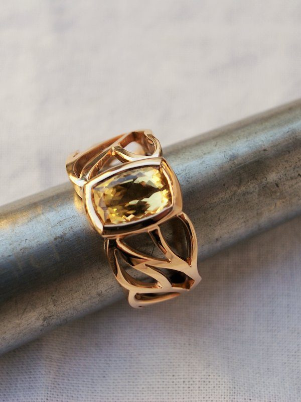 Bague or jaune et citrine