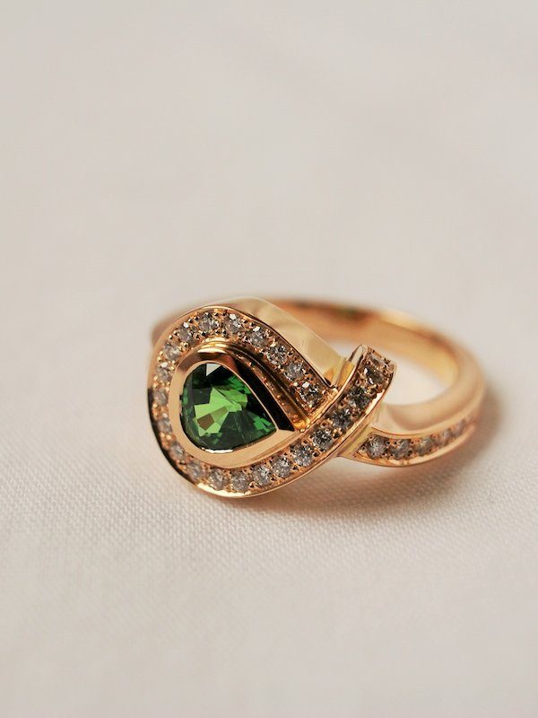 Bague or rose grenat tsavorite poire diamants